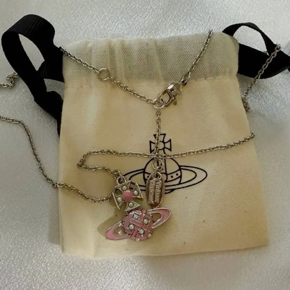 🔹️Vivienne Westwood🔹️ Cassie Bas Relief Silver with Orb Motif Pendant - Picture 3 of 4